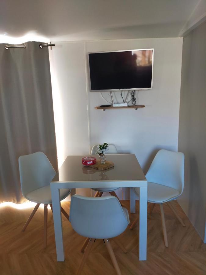Bj Chalets - De Rug 3 - Vakantiepark Lauwersoog - Luxe Chalet Met Vaatwasser En Inloopkast! Vroege Incheck! Met Airco! Luaran gambar