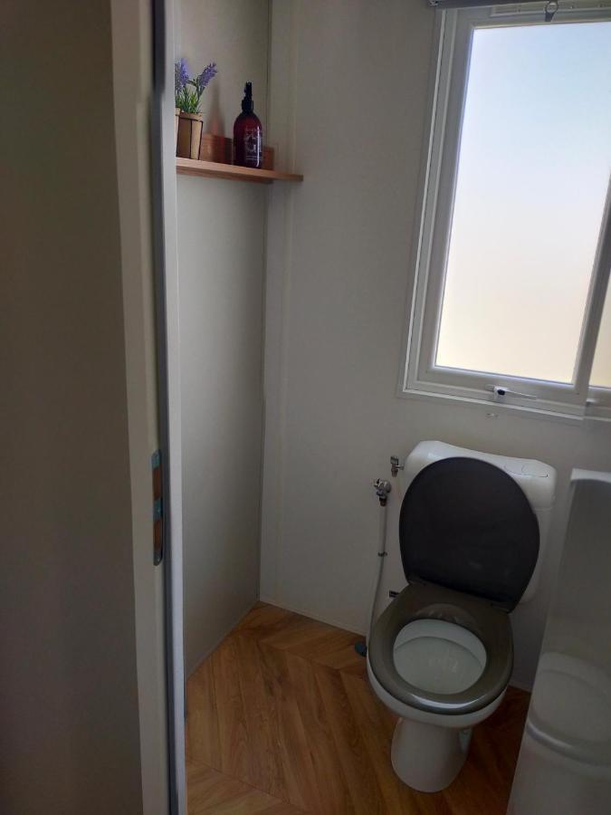 Bj Chalets - De Rug 3 - Vakantiepark Lauwersoog - Luxe Chalet Met Vaatwasser En Inloopkast! Vroege Incheck! Met Airco! Luaran gambar